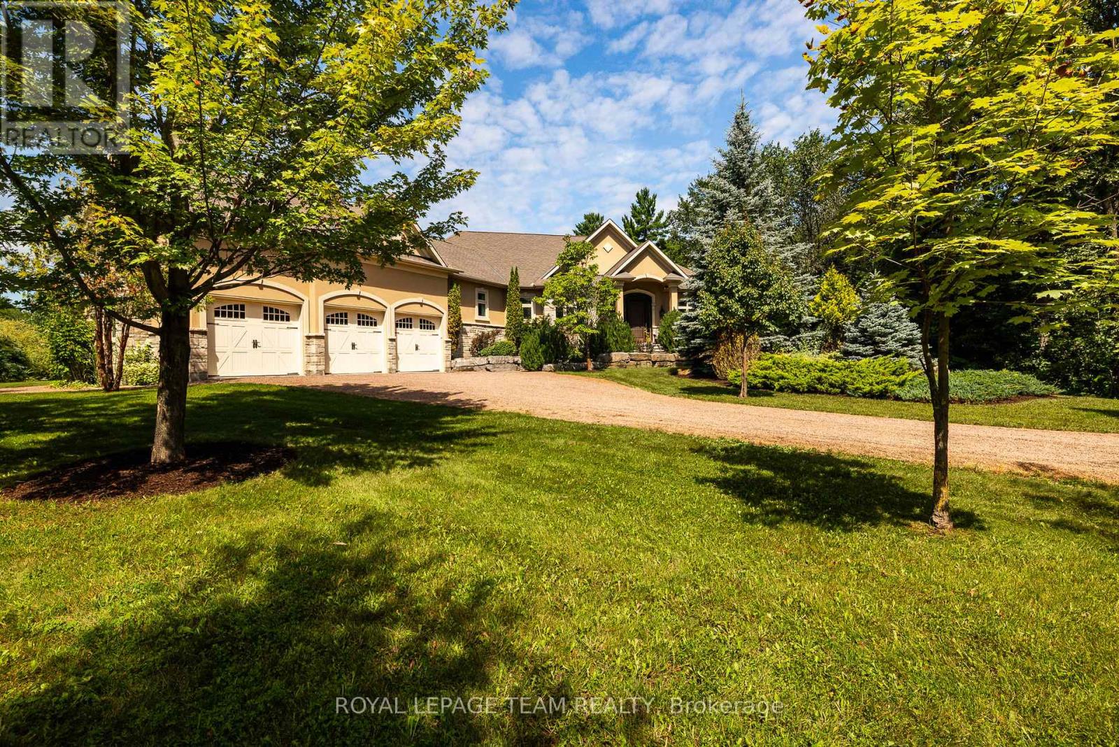 1517 Monaghan Lane, Ottawa, Ontario  K2W 1B4 - Photo 2 - X13702600