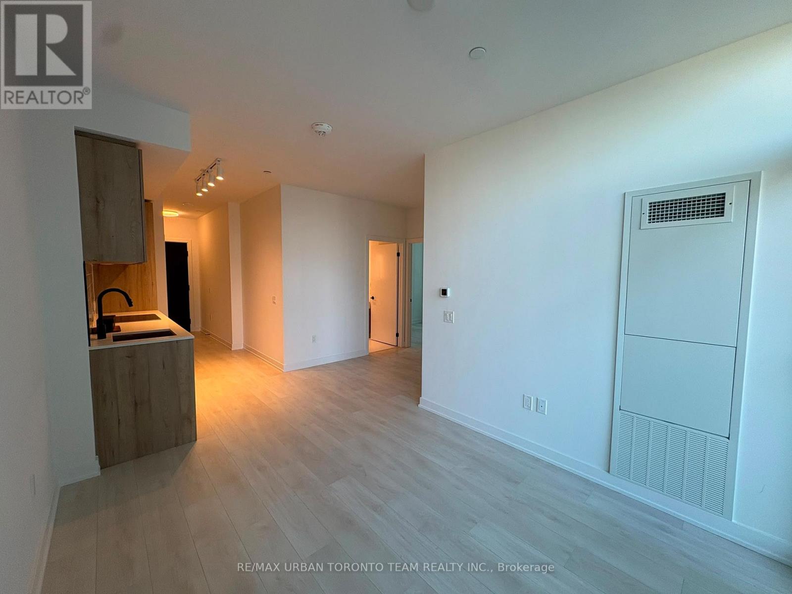 903 - 117 Broadway Avenue, Toronto (Mount Pleasant West), Ontario  M4P 1V3 - Photo 2 - C13702586