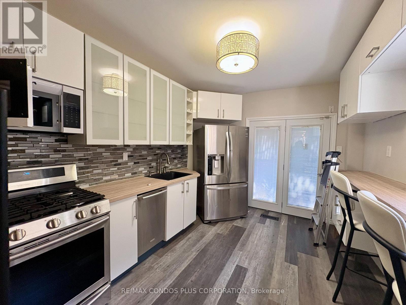 15 Irwin Avenue, Toronto (Bay Street Corridor), Ontario  M4Y 1L1 - Photo 2 - C13702628