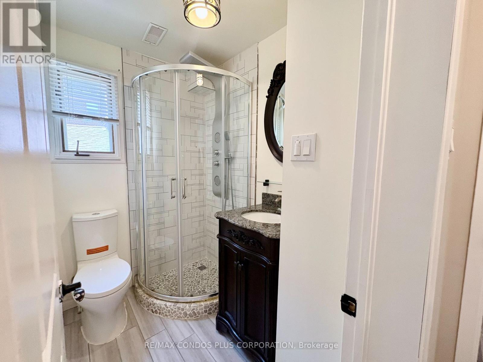 15 Irwin Avenue, Toronto (Bay Street Corridor), Ontario  M4Y 1L1 - Photo 4 - C13702628