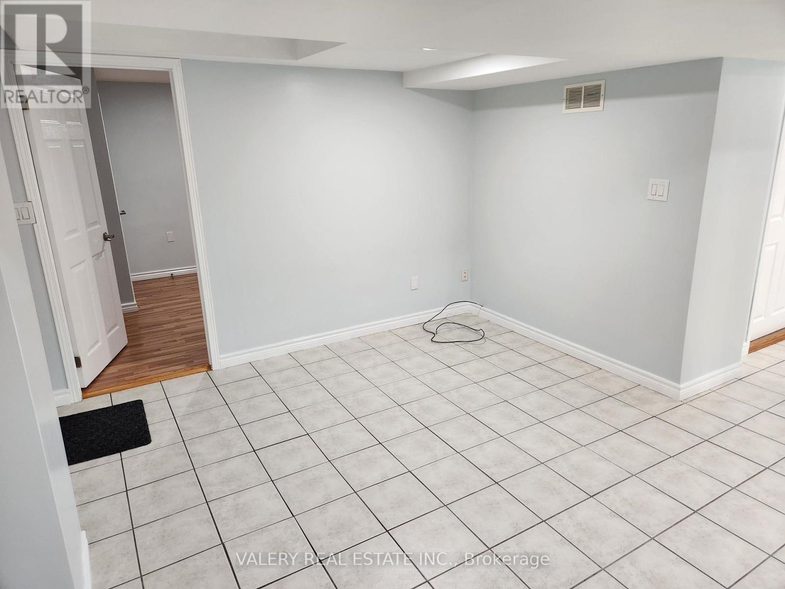 28 Iles Street N, Ajax, Ontario L1T 3V4 - Photo 2 - E13702622