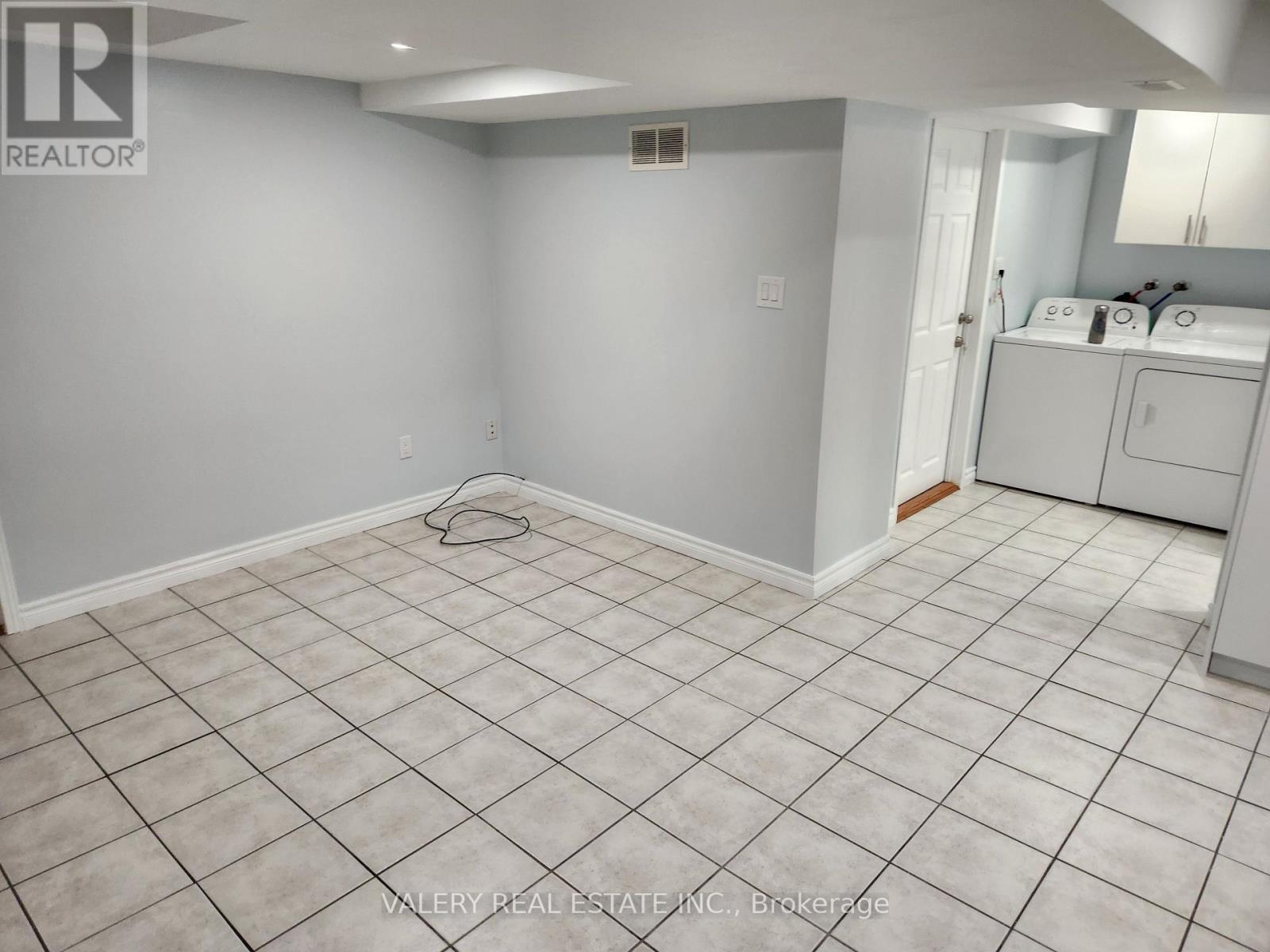28 Iles Street N, Ajax, Ontario L1T 3V4 - Photo 3 - E13702622