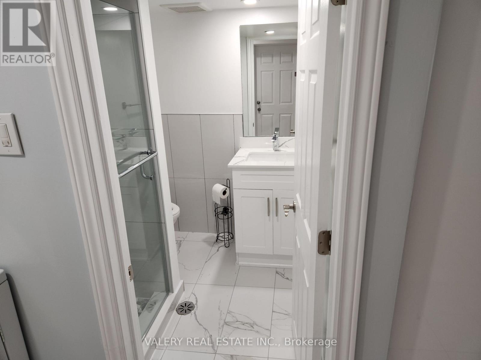 28 Iles Street N, Ajax, Ontario L1T 3V4 - Photo 9 - E13702622