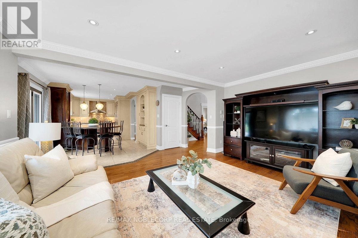 3 Castlehill Road, Vaughan, Ontario  L6A 1P3 - Photo 13 - N13702632
