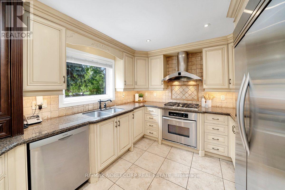 3 Castlehill Road, Vaughan, Ontario  L6A 1P3 - Photo 16 - N13702632