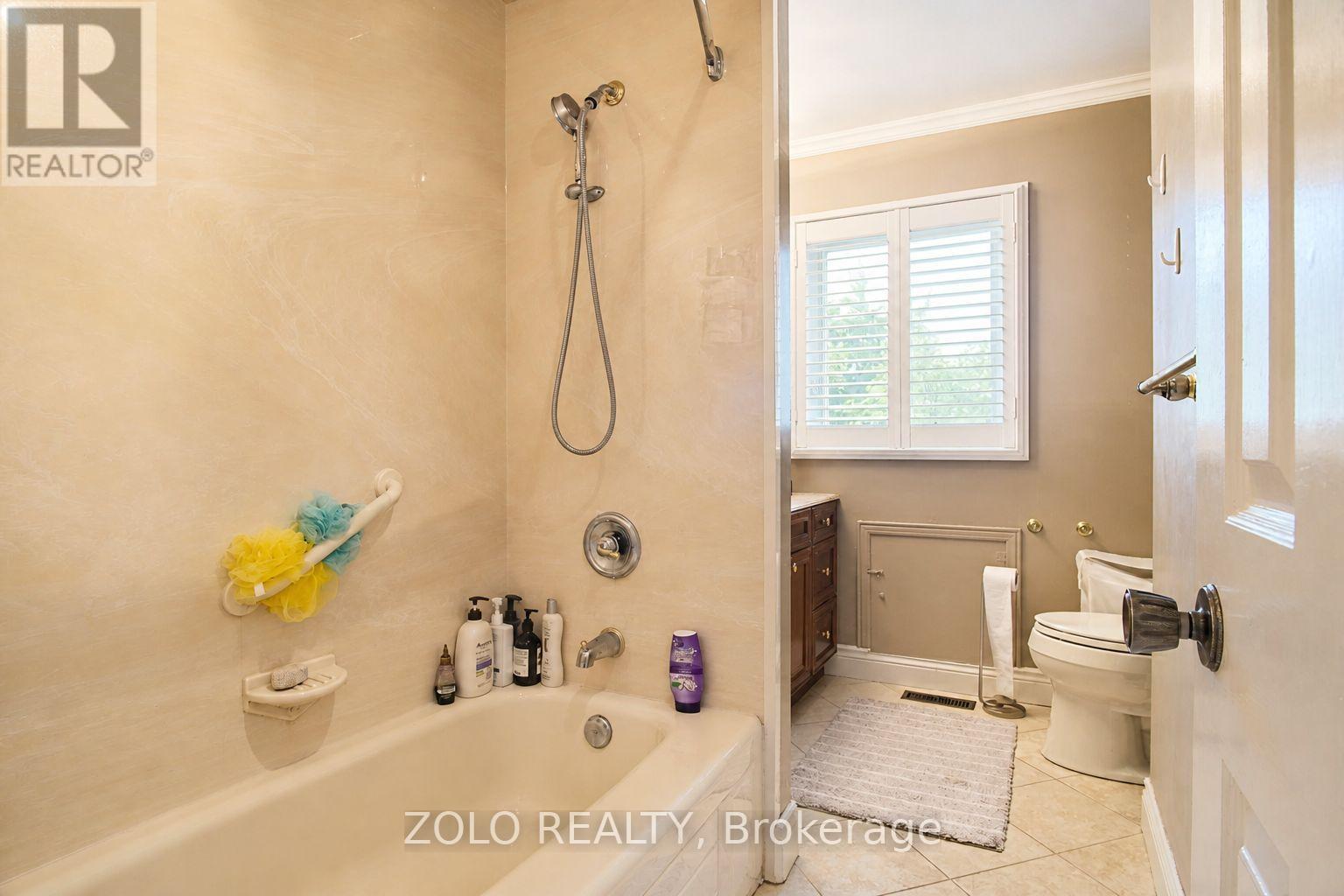 4084 Rolling Valley Drive, Mississauga (Erin Mills), Ontario  L5L 2K8 - Photo 16 - W13702584