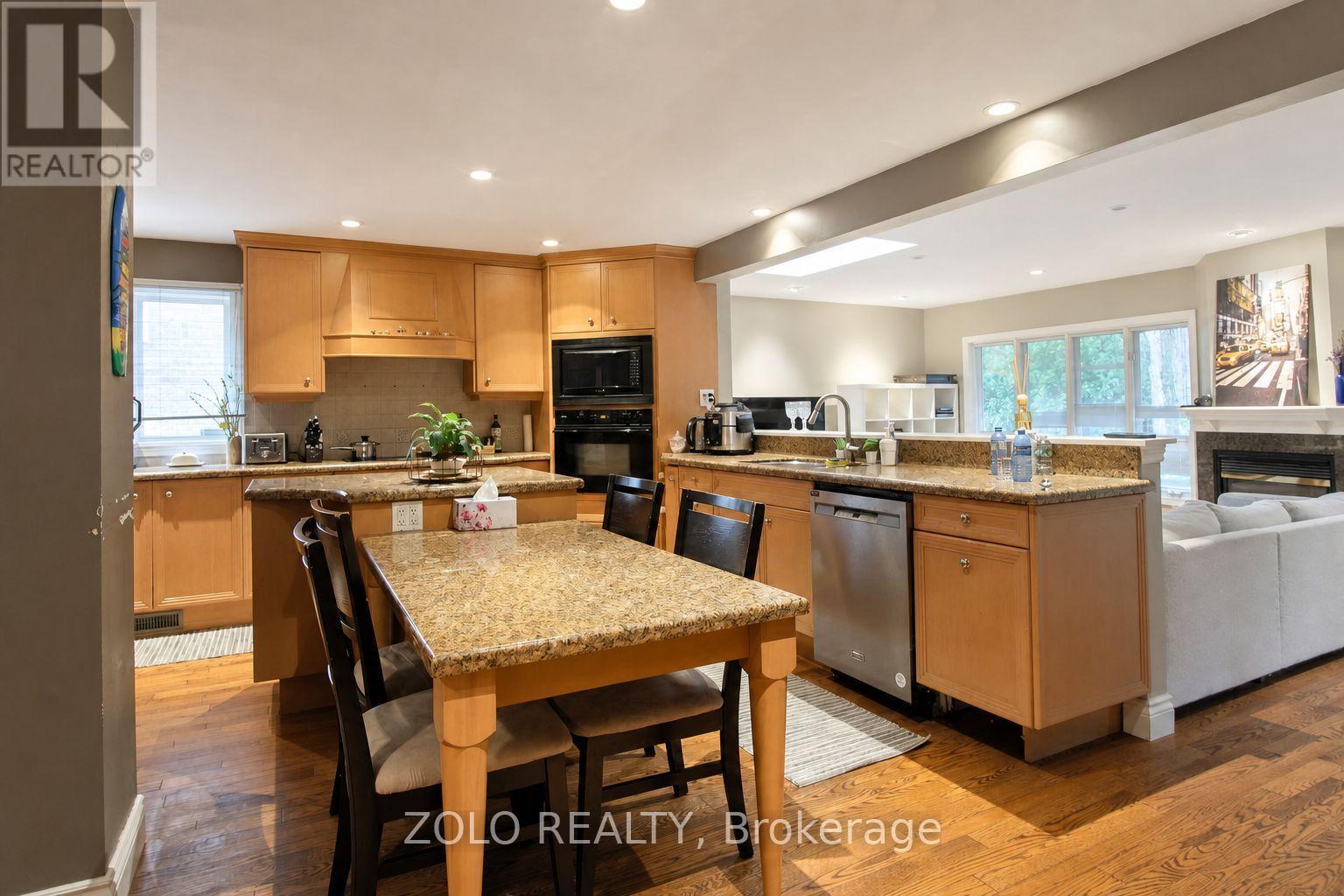 4084 Rolling Valley Drive, Mississauga (Erin Mills), Ontario  L5L 2K8 - Photo 4 - W13702584