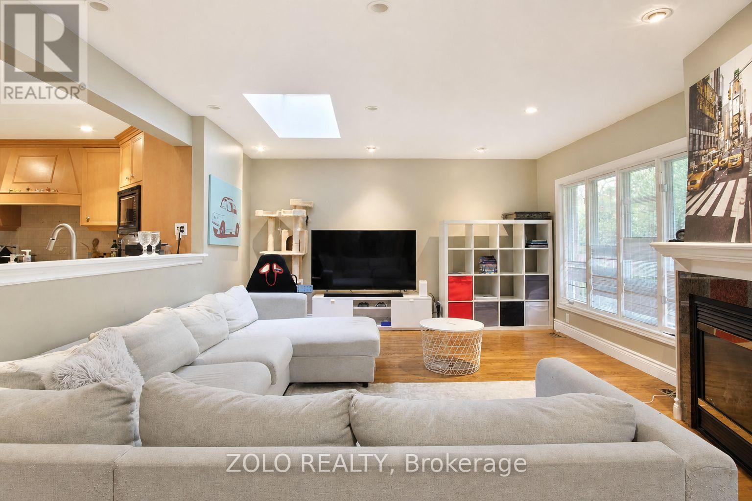 4084 Rolling Valley Drive, Mississauga (Erin Mills), Ontario  L5L 2K8 - Photo 8 - W13702584