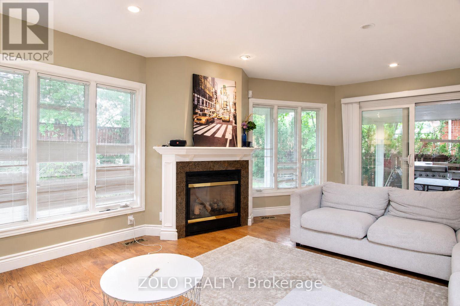 4084 Rolling Valley Drive, Mississauga (Erin Mills), Ontario  L5L 2K8 - Photo 9 - W13702584