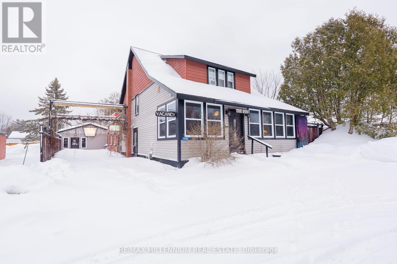 830 MUSKOKA ROAD S, Gravenhurst, Ontario