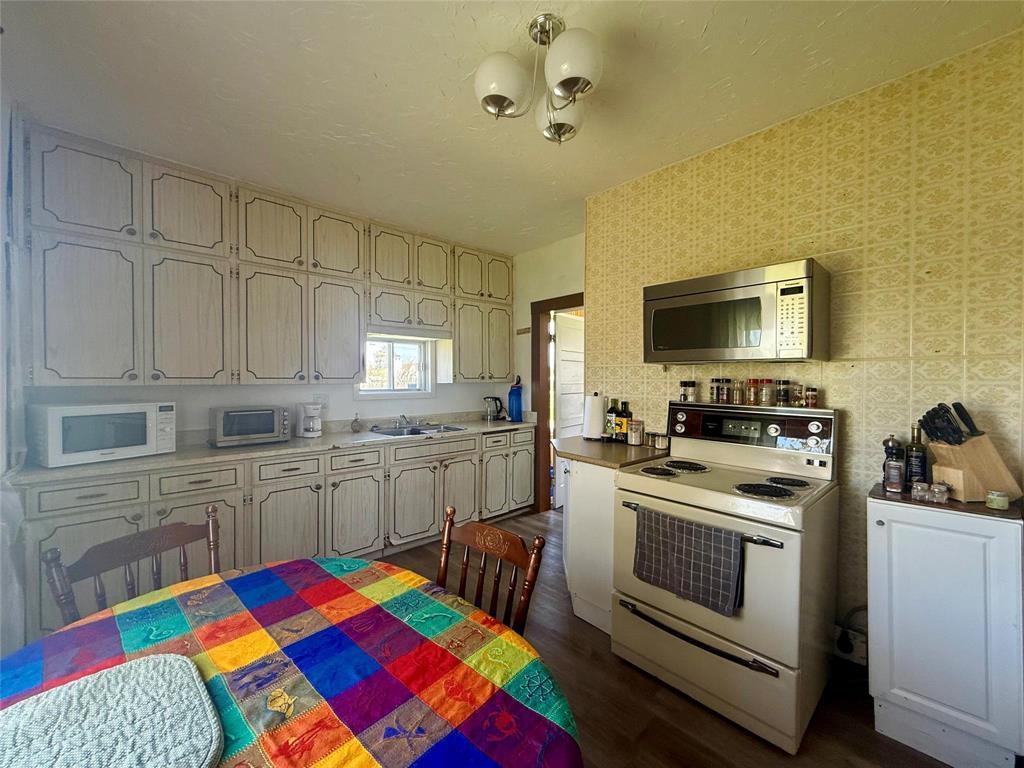 27 Neil Street Kelwood Manitoba Canada R0J0Y0 4