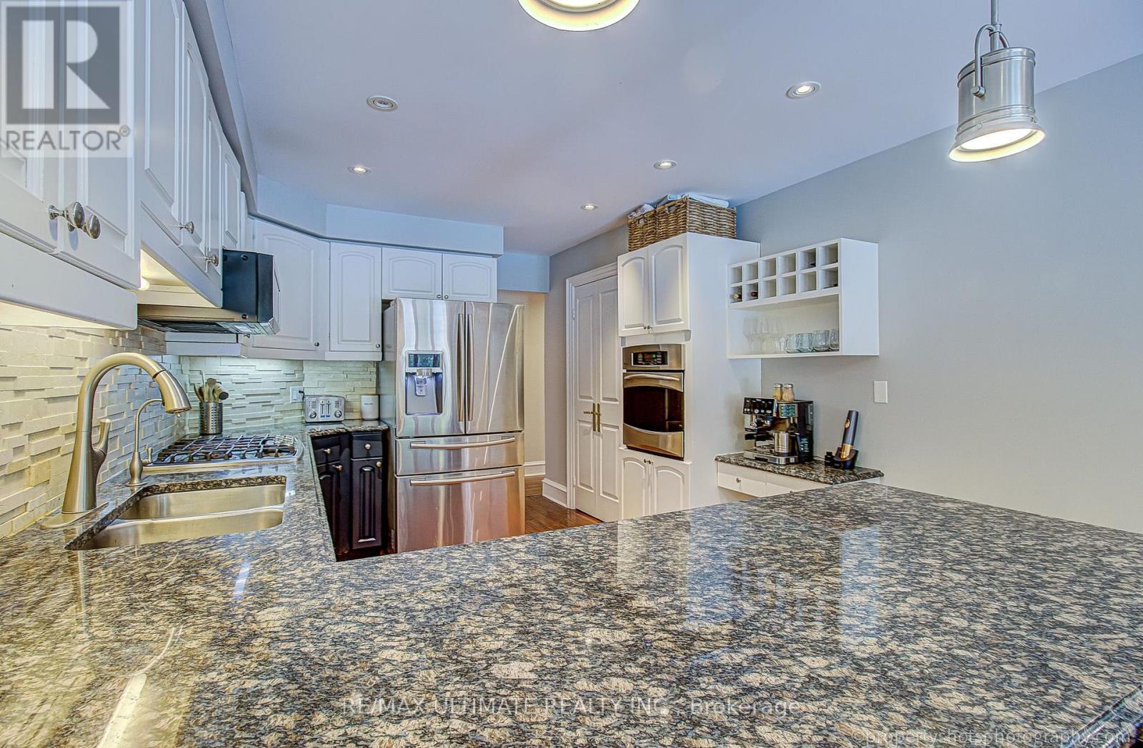 351 Fairway Gardens, Newmarket, Ontario  L3X 1B4 - Photo 16 - N13702574