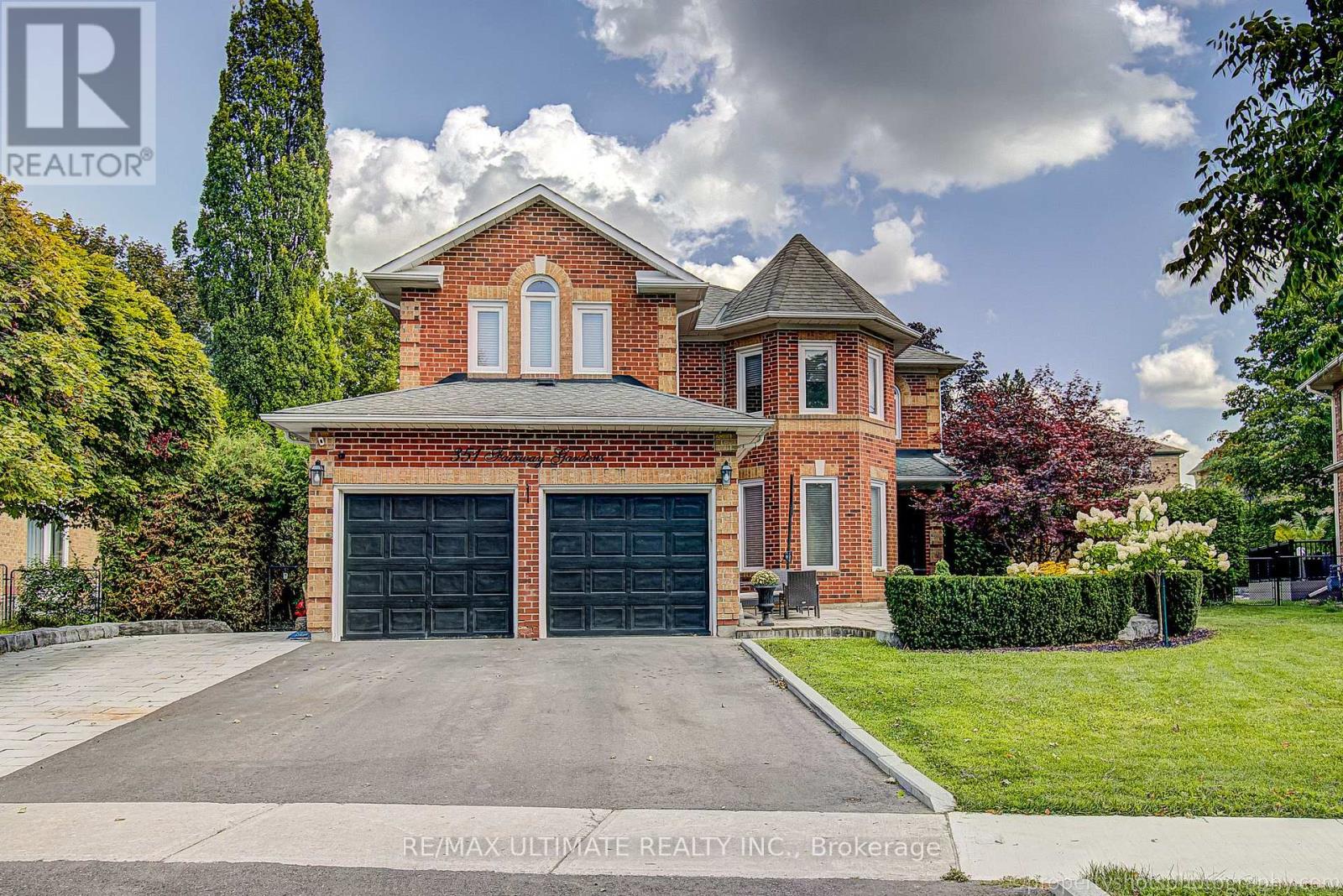 351 Fairway Gardens, Newmarket, Ontario  L3X 1B4 - Photo 2 - N13702574