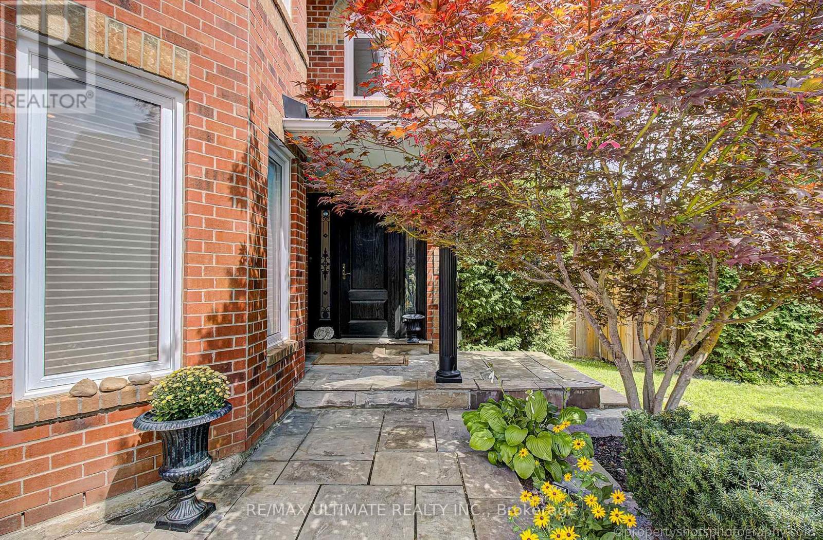 351 Fairway Gardens, Newmarket, Ontario  L3X 1B4 - Photo 5 - N13702574