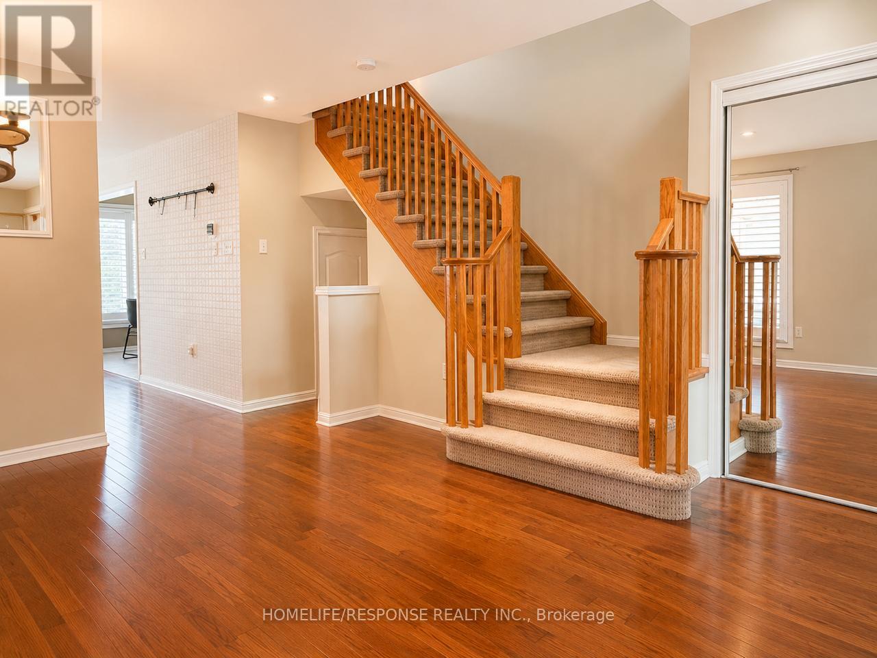 5156 Oakley Drive, Burlington, Ontario  L7L 6P1 - Photo 4 - W13701802