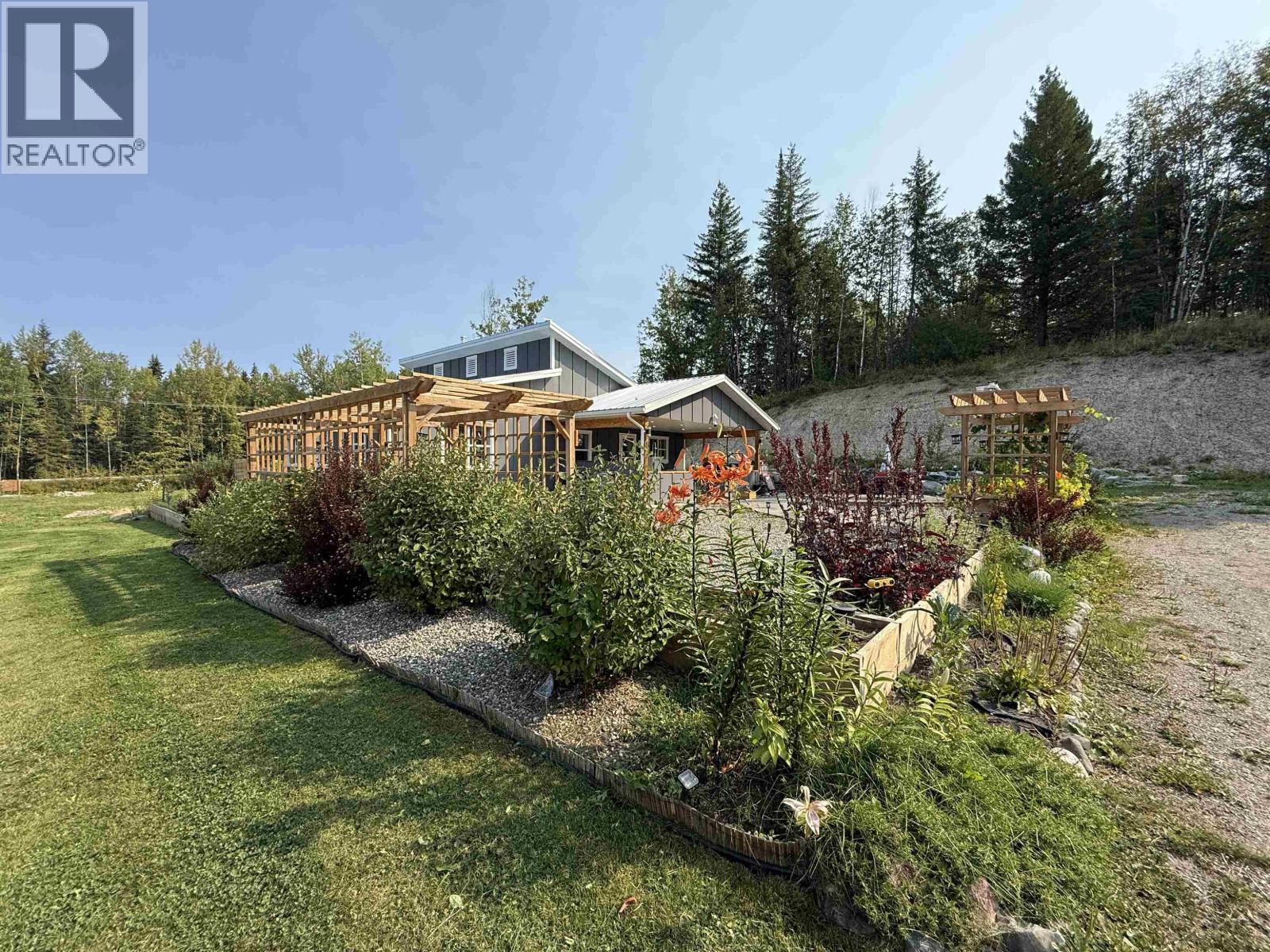 1962 W Sales Road, Red Bluff / Dragon Lake, British Columbia  V2J 6C1 - Photo 6 - R3157986