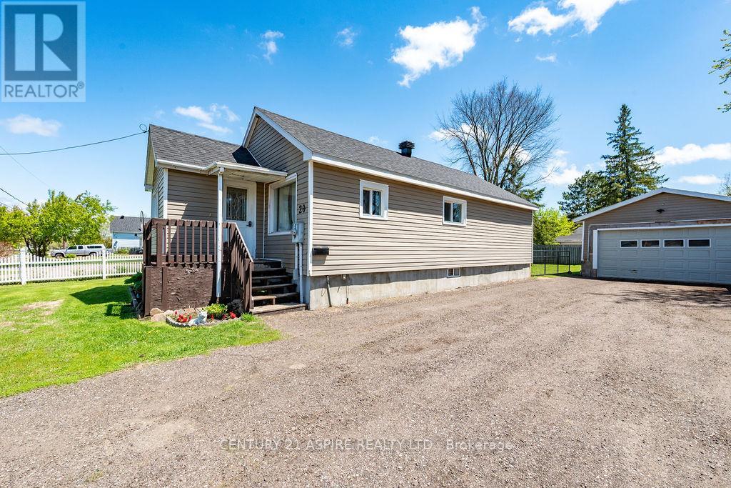 20 Hilda Street, Petawawa, Ontario  K8H 1T6 - Photo 3 - X13702676