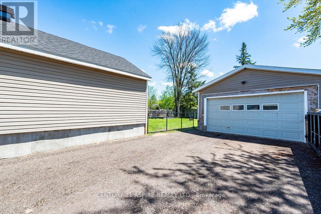20 Hilda Street, Petawawa, Ontario  K8H 1T6 - Photo 4 - X13702676