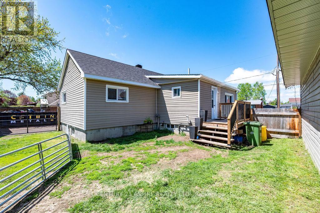 20 Hilda Street, Petawawa, Ontario  K8H 1T6 - Photo 6 - X13702676