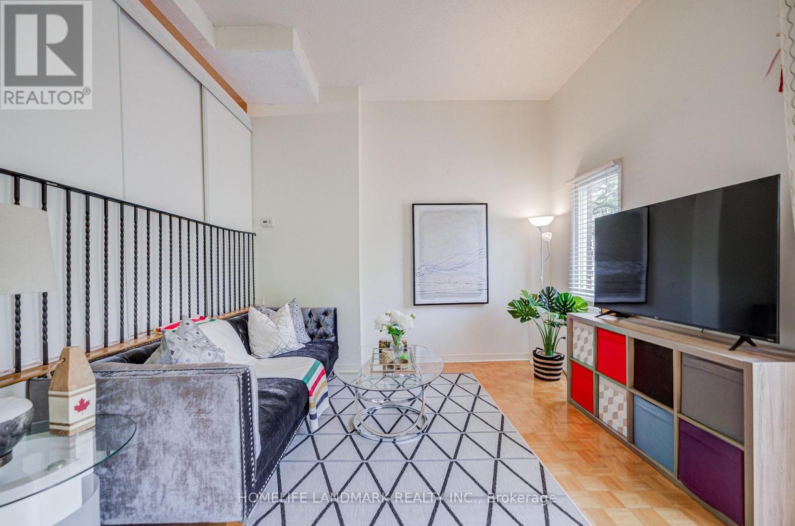 6 Thunder Grove, Toronto, Ontario  M1V 1V6 - Photo 3 - E13702718