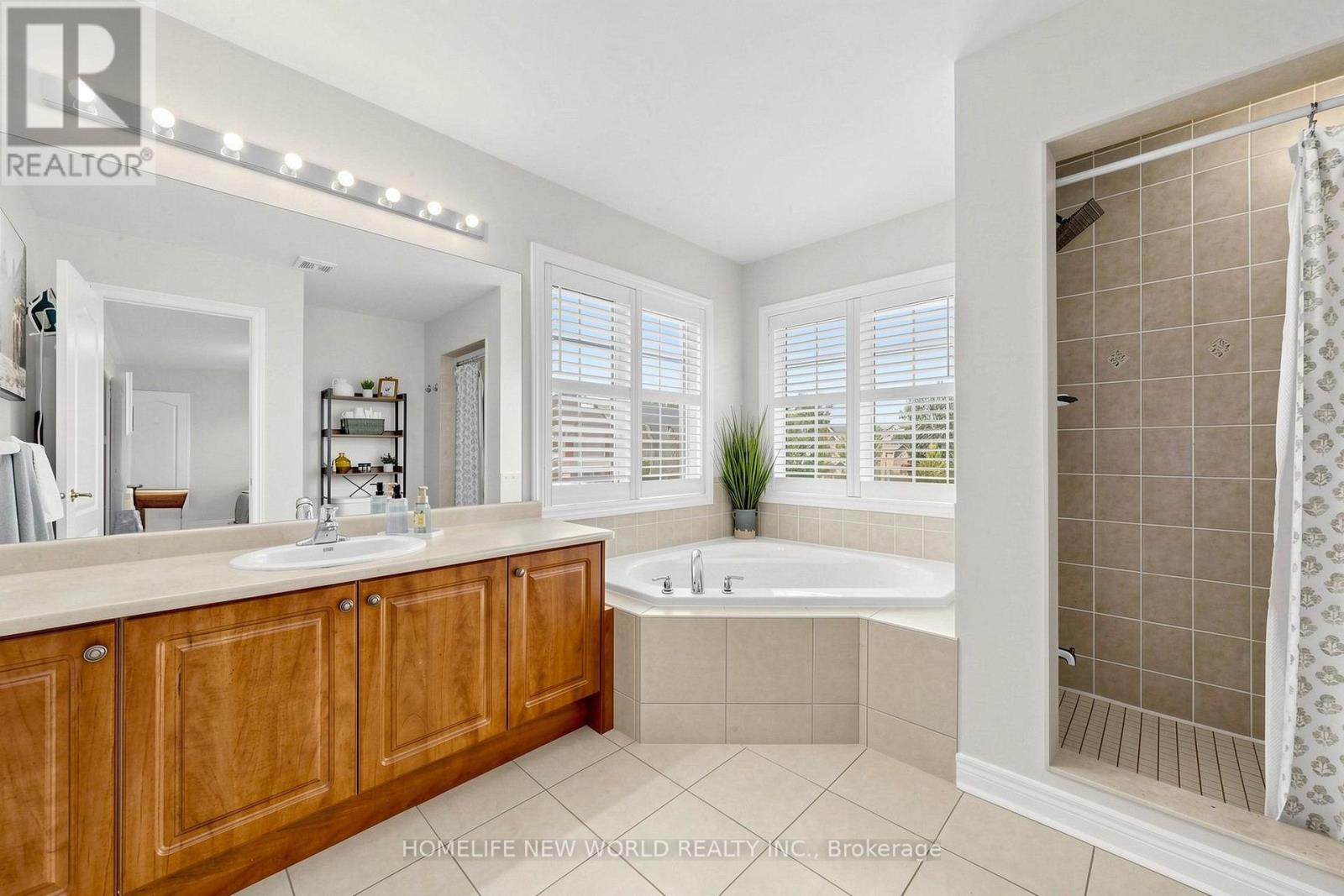 2 Lucida Court, Whitchurch-Stouffville, Ontario  L4A 1S1 - Photo 25 - N13702682