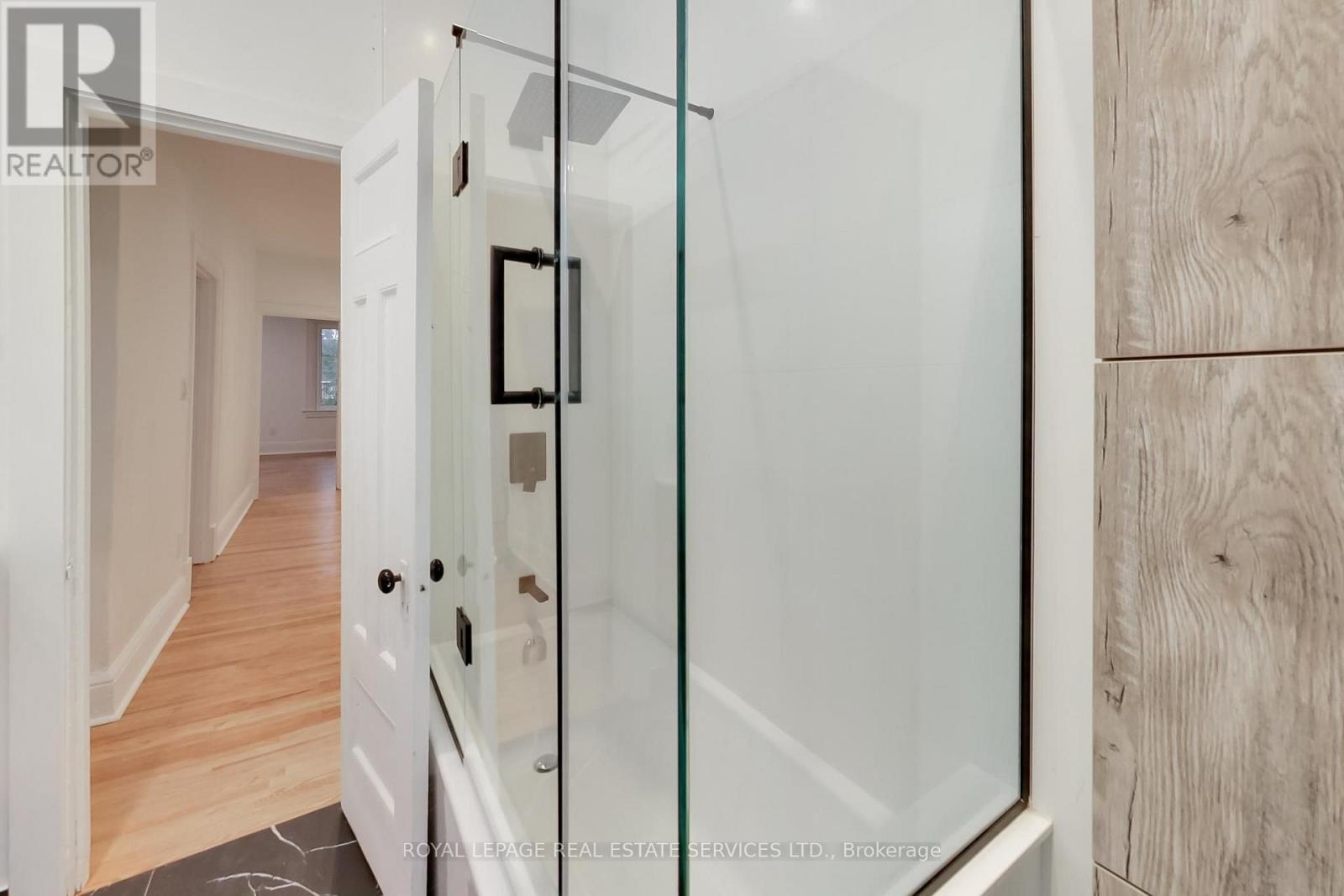 Upper - 218 Montrose Avenue, Toronto, Ontario  M6G 3G7 - Photo 21 - C13676216
