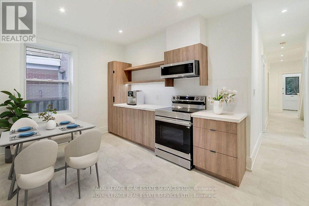 Upper - 218 Montrose Avenue, Toronto, Ontario  M6G 3G7 - Photo 12 - C13676216