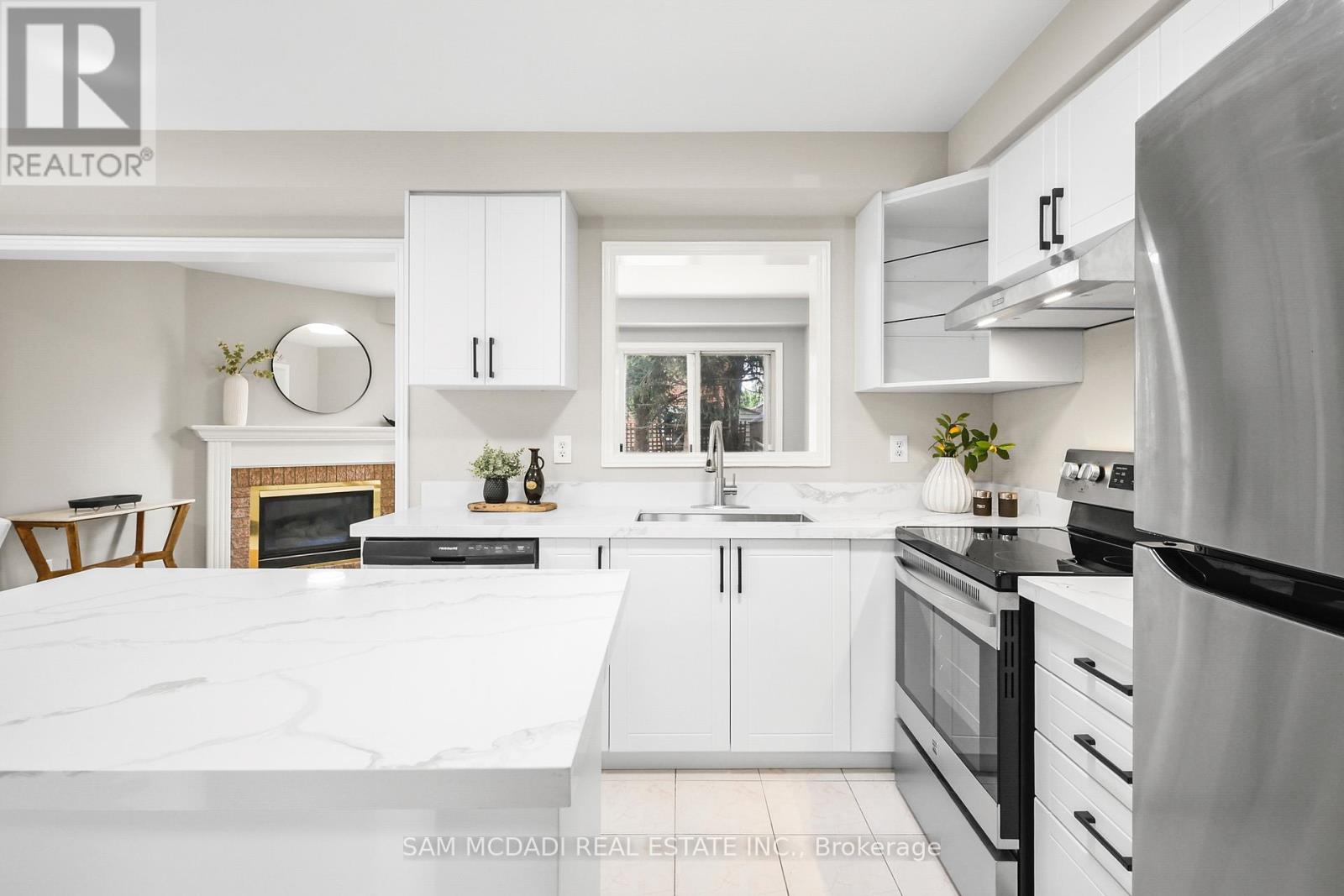 3847 Densbury Drive, Mississauga, Ontario  L5N 6Z3 - Photo 10 - W13702638