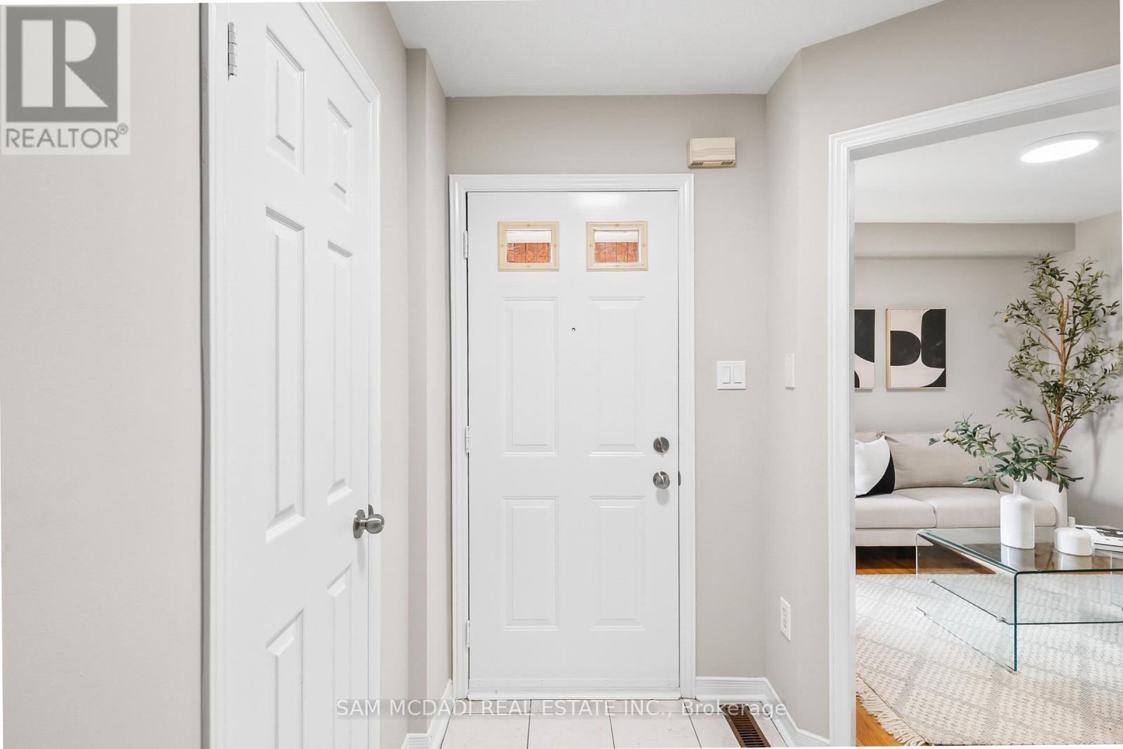 3847 Densbury Drive, Mississauga, Ontario  L5N 6Z3 - Photo 3 - W13702638