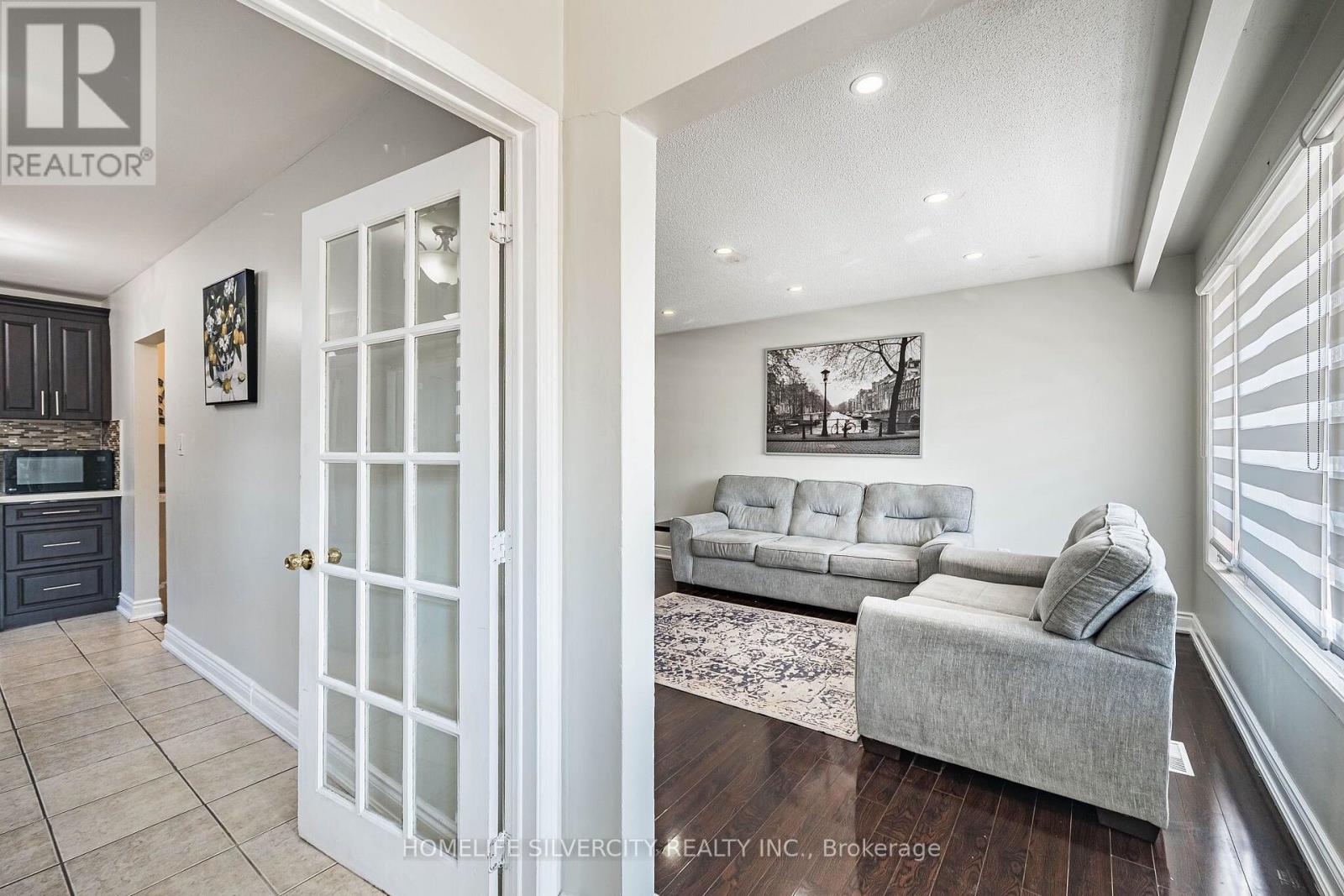 3669 Corliss Crescent, Mississauga, Ontario  L4T 2Z2 - Photo 11 - W13702640