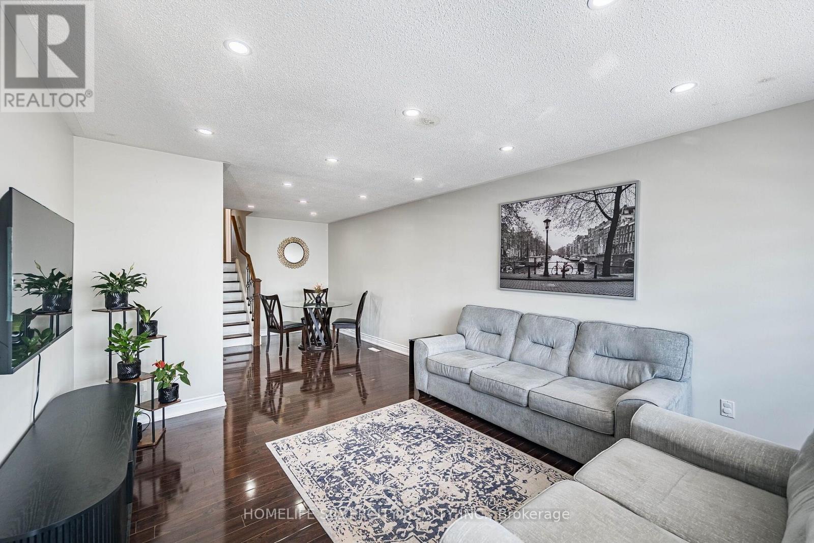 3669 Corliss Crescent, Mississauga, Ontario  L4T 2Z2 - Photo 12 - W13702640