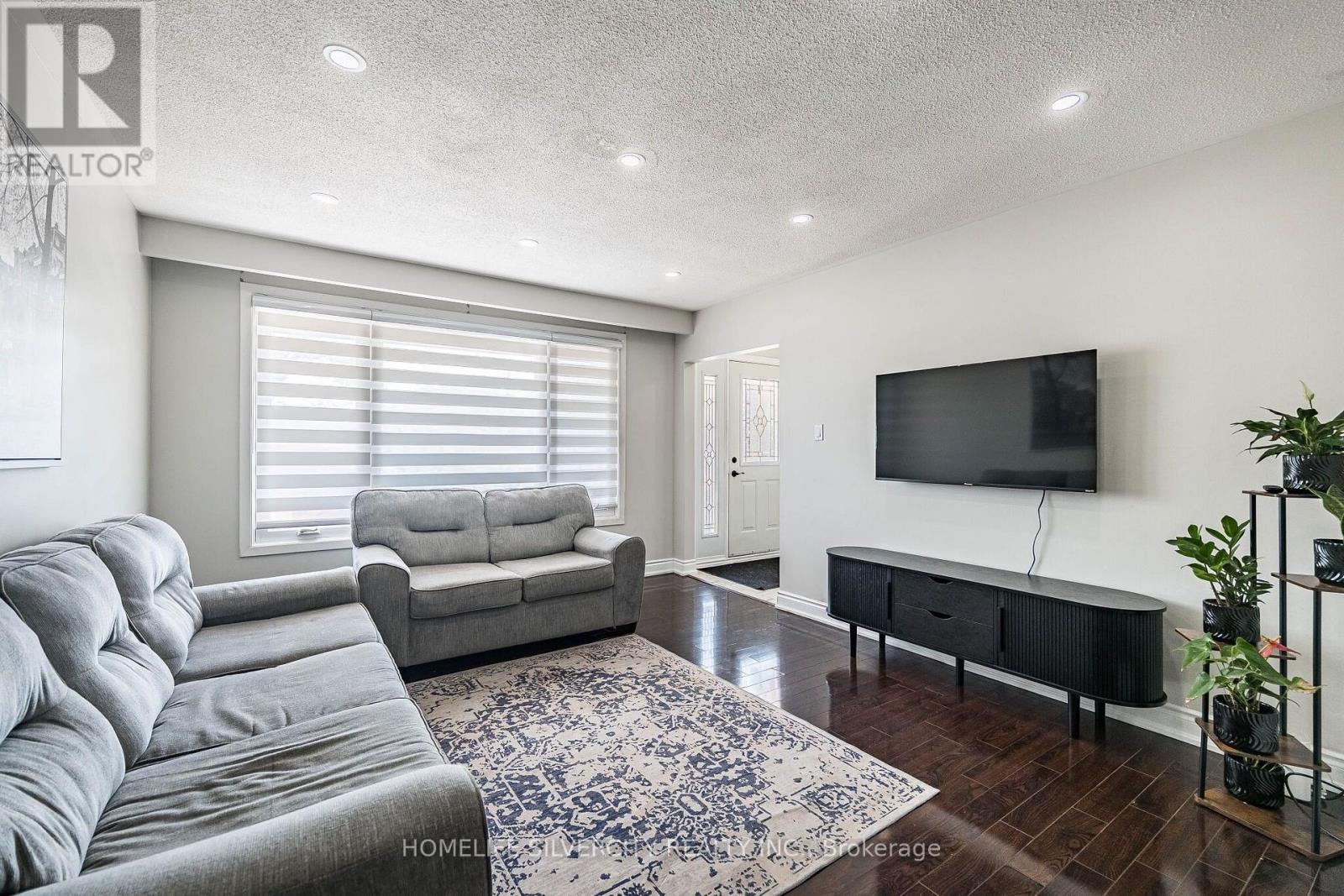 3669 Corliss Crescent, Mississauga, Ontario  L4T 2Z2 - Photo 14 - W13702640