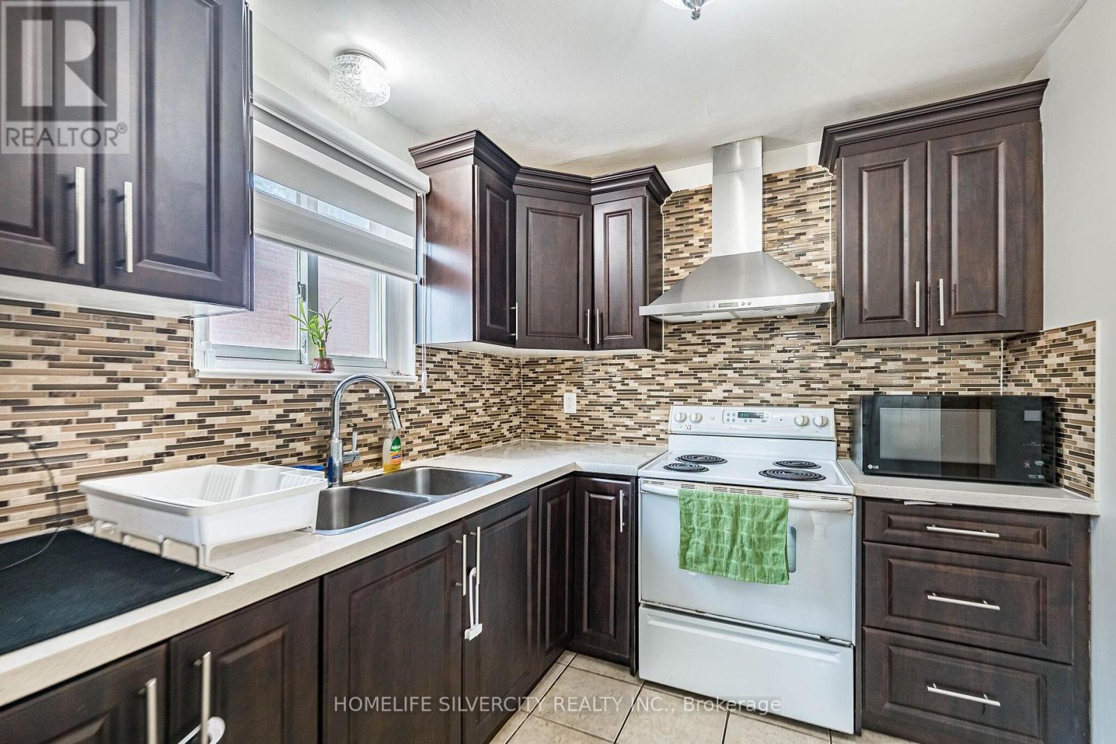 3669 Corliss Crescent, Mississauga, Ontario  L4T 2Z2 - Photo 18 - W13702640