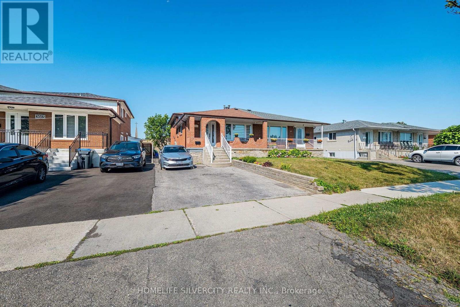 3669 Corliss Crescent, Mississauga, Ontario  L4T 2Z2 - Photo 6 - W13702640