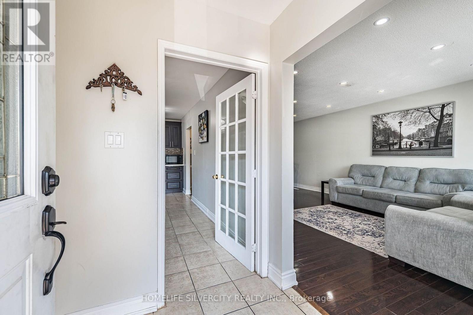 3669 Corliss Crescent, Mississauga, Ontario  L4T 2Z2 - Photo 9 - W13702640