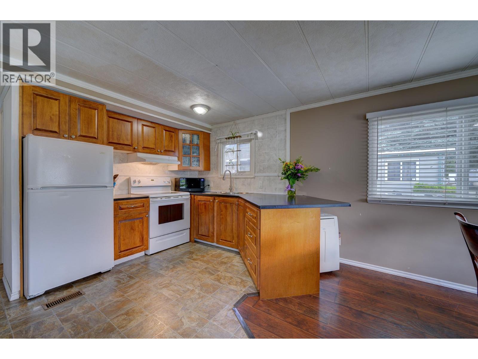 2400 Oakdale Way Unit# 112, Kamloops, British Columbia  V2B 6W7 - Photo 2 - 10390206