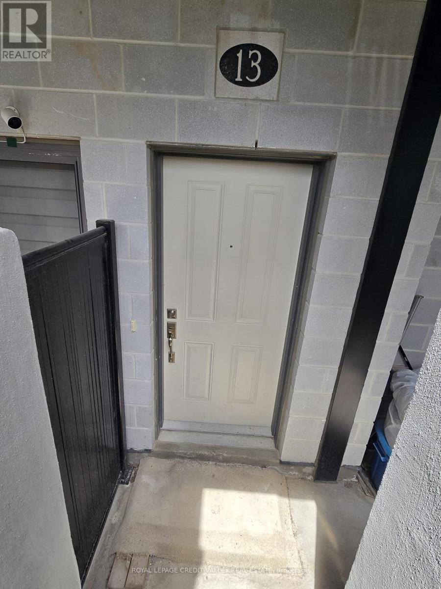 13 - 25 Isherwood Avenue E, Cambridge, Ontario  N1R 0E2 - Photo 3 - X13702674