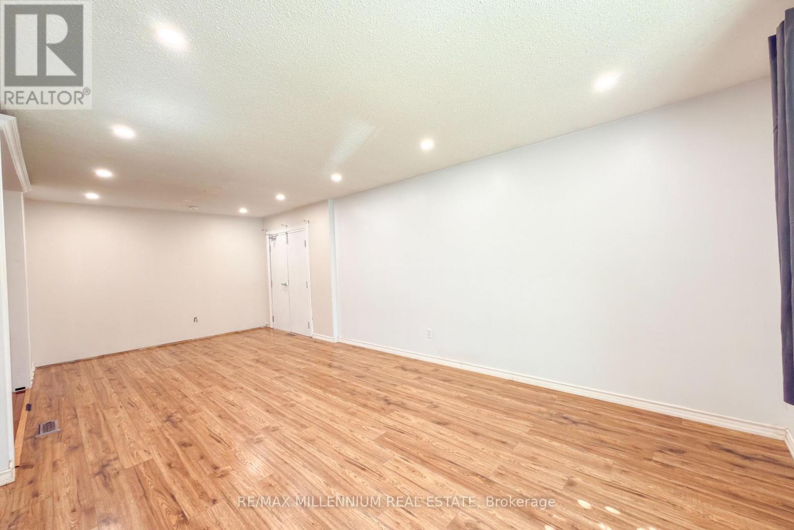 5 Pepler Place, Barrie, Ontario  L4N 5E3 - Photo 10 - S13669052