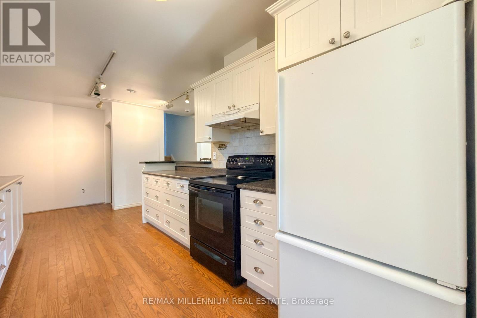 5 Pepler Place, Barrie, Ontario  L4N 5E3 - Photo 7 - S13669052