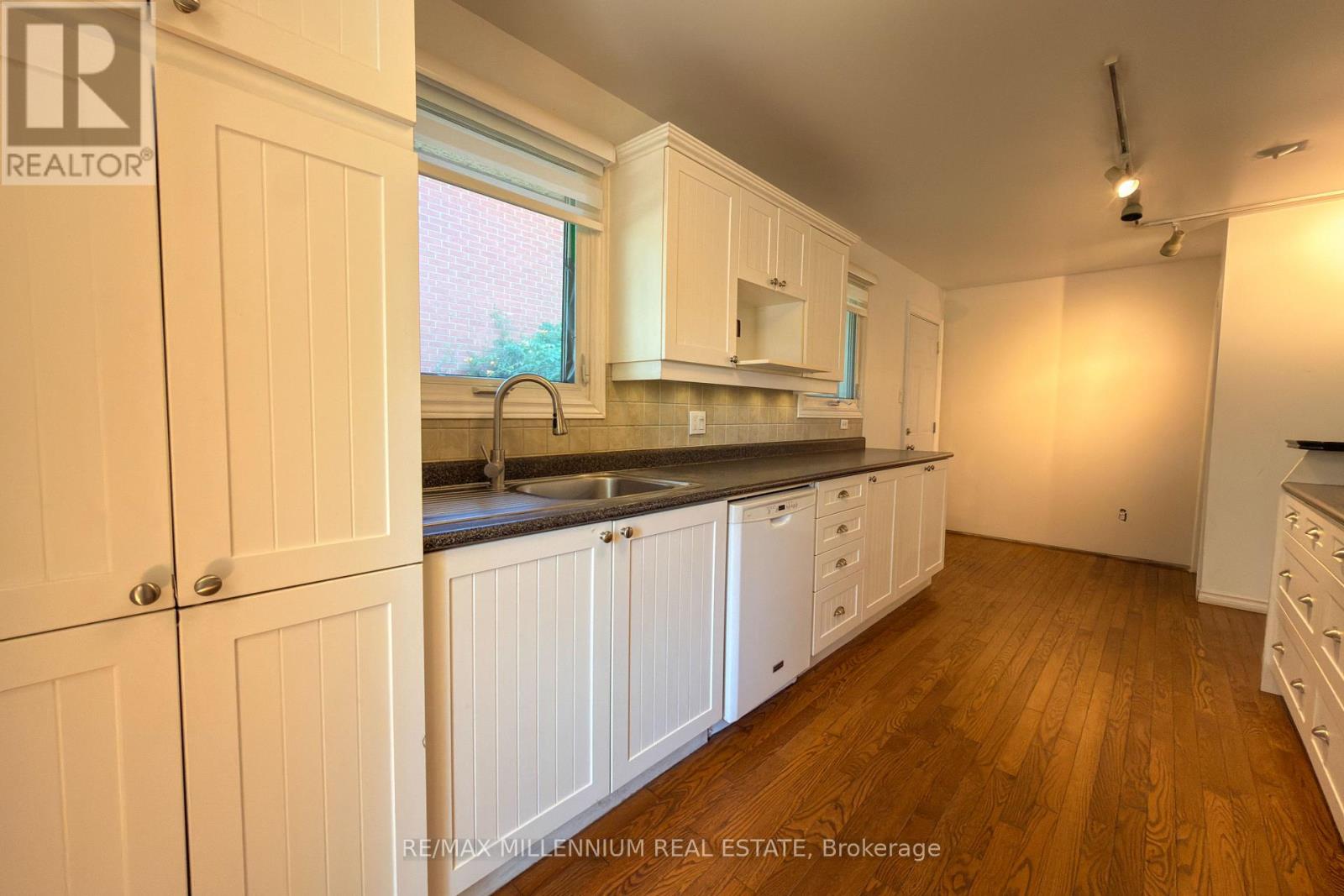 5 Pepler Place, Barrie, Ontario  L4N 5E3 - Photo 6 - S13669052