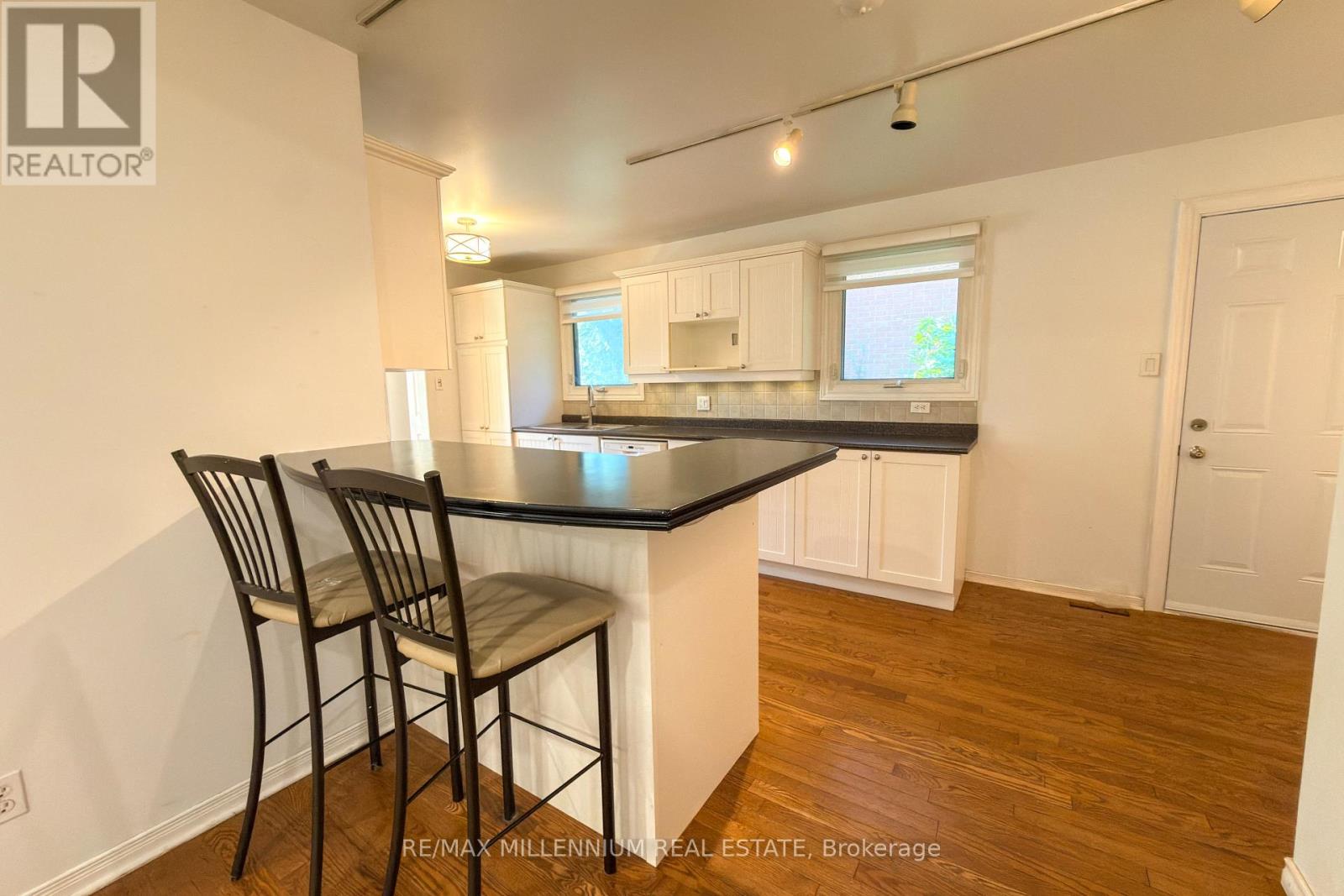 5 Pepler Place, Barrie, Ontario  L4N 5E3 - Photo 5 - S13669052
