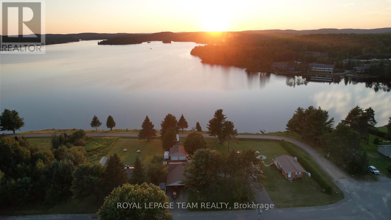 76 LAKE STREET, South Algonquin, Ontario