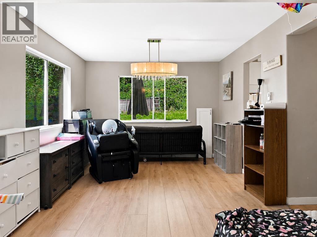 1304 Kearton Road, Gibsons, British Columbia  V0N 1V4 - Photo 10 - R3157971