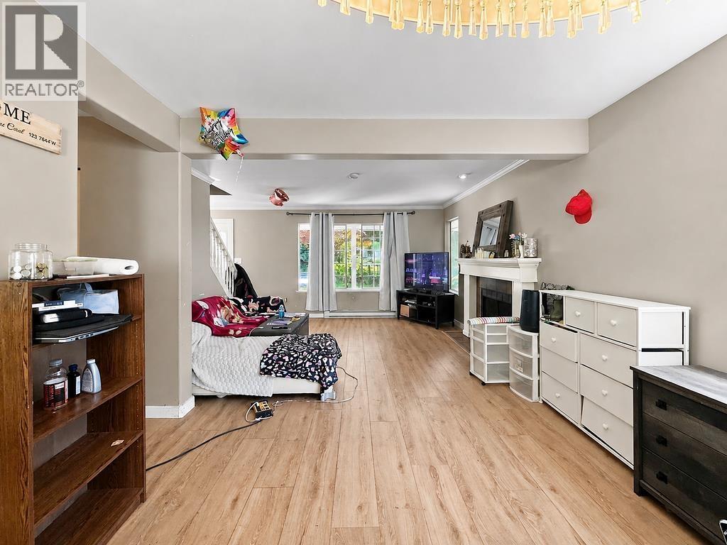 1304 Kearton Road, Gibsons, British Columbia  V0N 1V4 - Photo 11 - R3157971