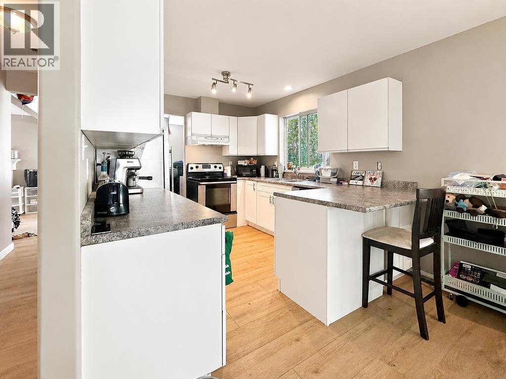 1304 Kearton Road, Gibsons, British Columbia  V0N 1V4 - Photo 12 - R3157971