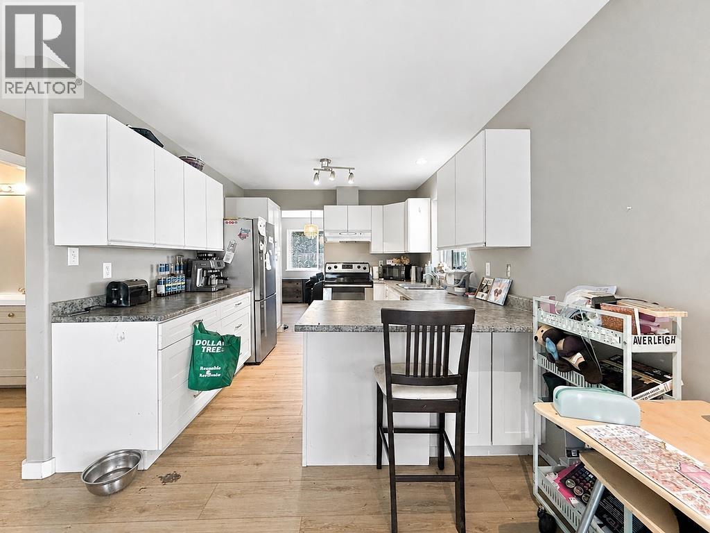 1304 Kearton Road, Gibsons, British Columbia  V0N 1V4 - Photo 13 - R3157971