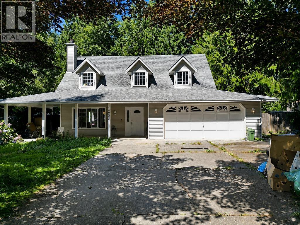 1304 Kearton Road, Gibsons, British Columbia  V0N 1V4 - Photo 2 - R3157971