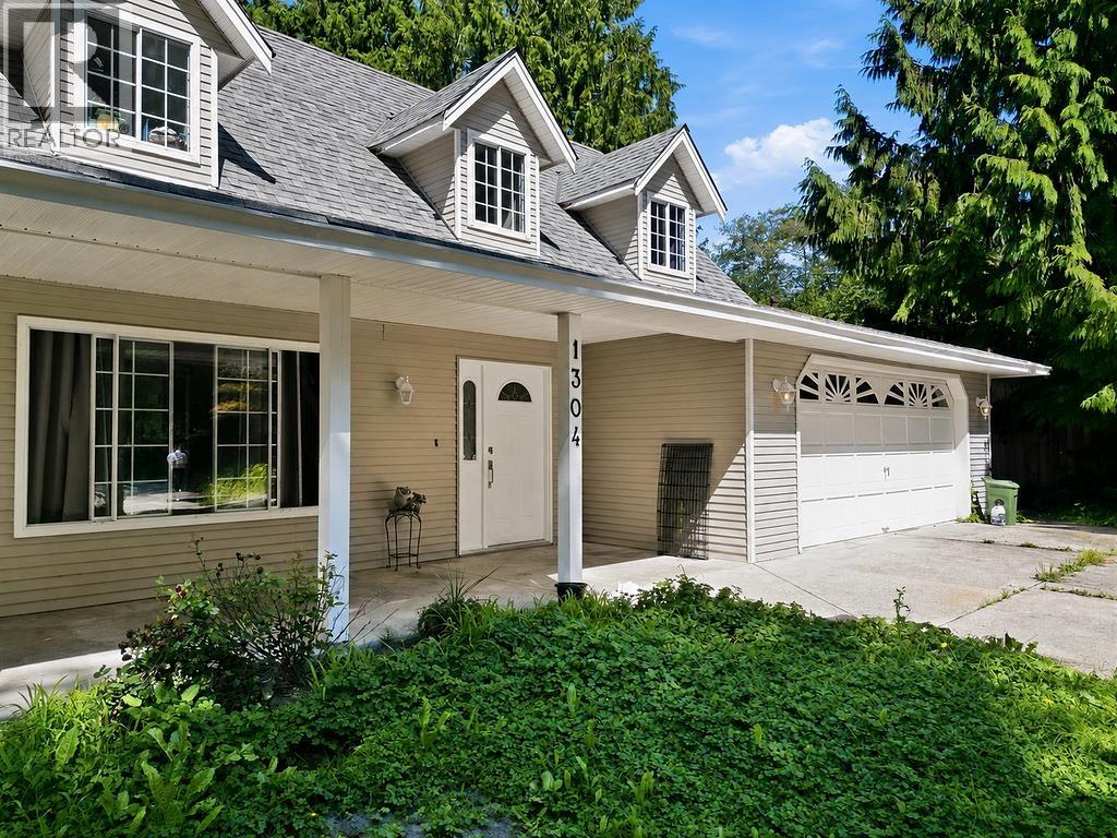 1304 Kearton Road, Gibsons, British Columbia  V0N 1V4 - Photo 3 - R3157971