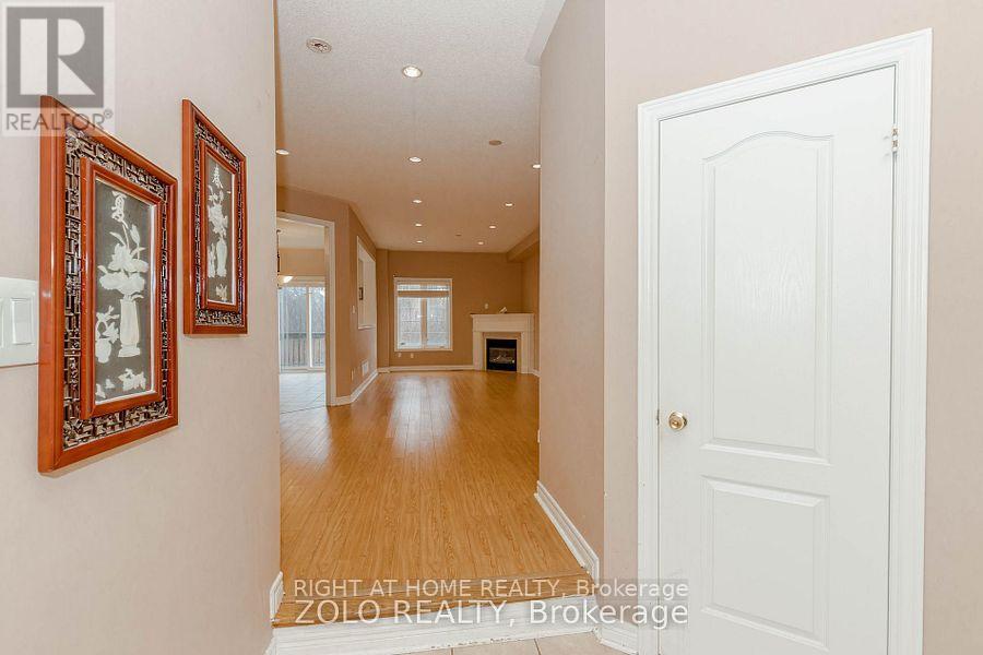 30 Tatra Crescent, Brampton, Ontario L6Y 0K6 - Photo 4 - W13702744