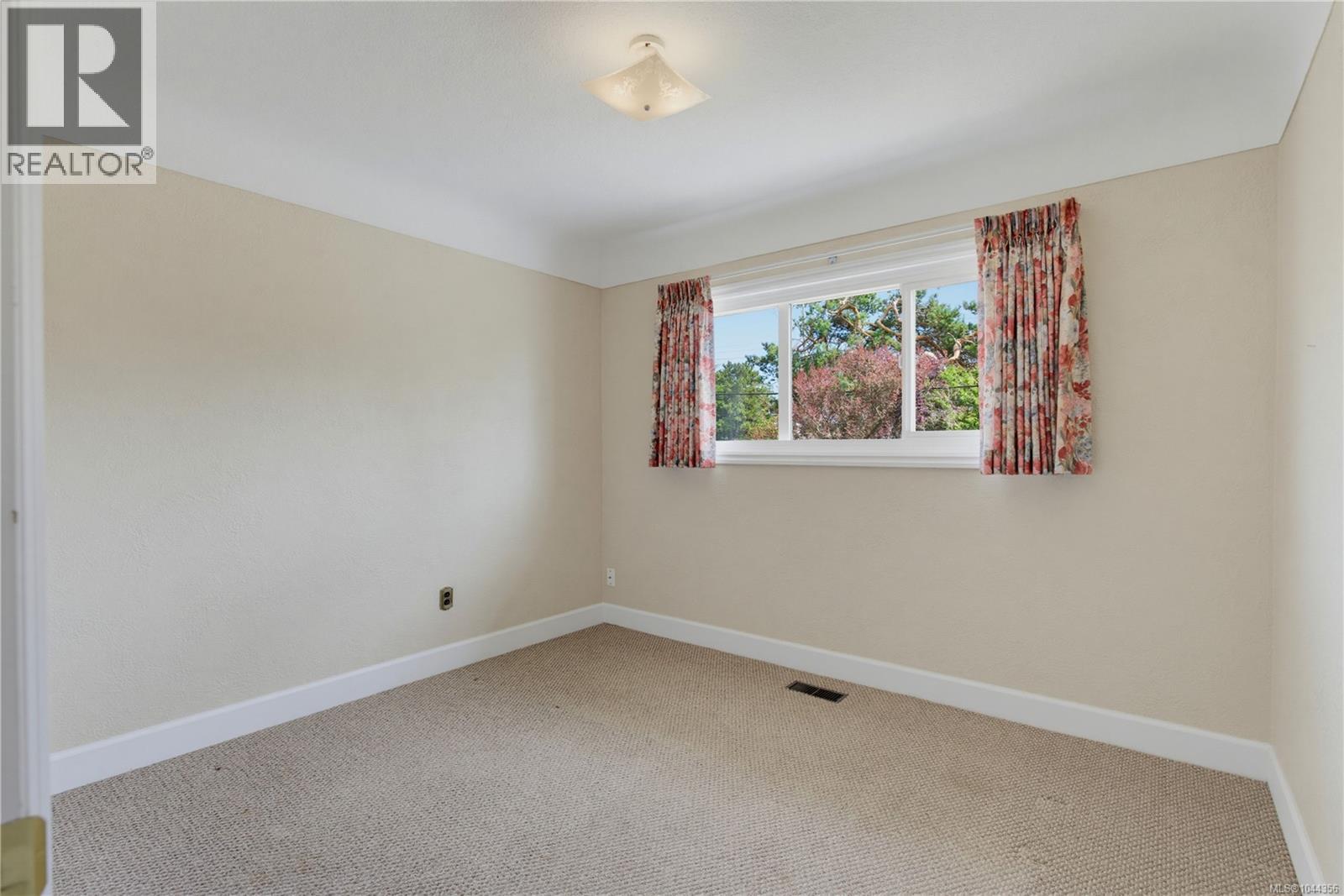3493 Cardiff Pl, Oak Bay, British Columbia  V8P 4Y9 - Photo 19 - 1044356
